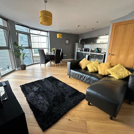 Fantastic And Modern City Centre Flat With Free Parking! Cardiff Kültér fotó