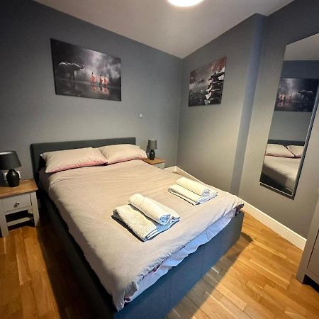 Fantastic And Modern City Centre Flat With Free Parking! Cardiff Kültér fotó