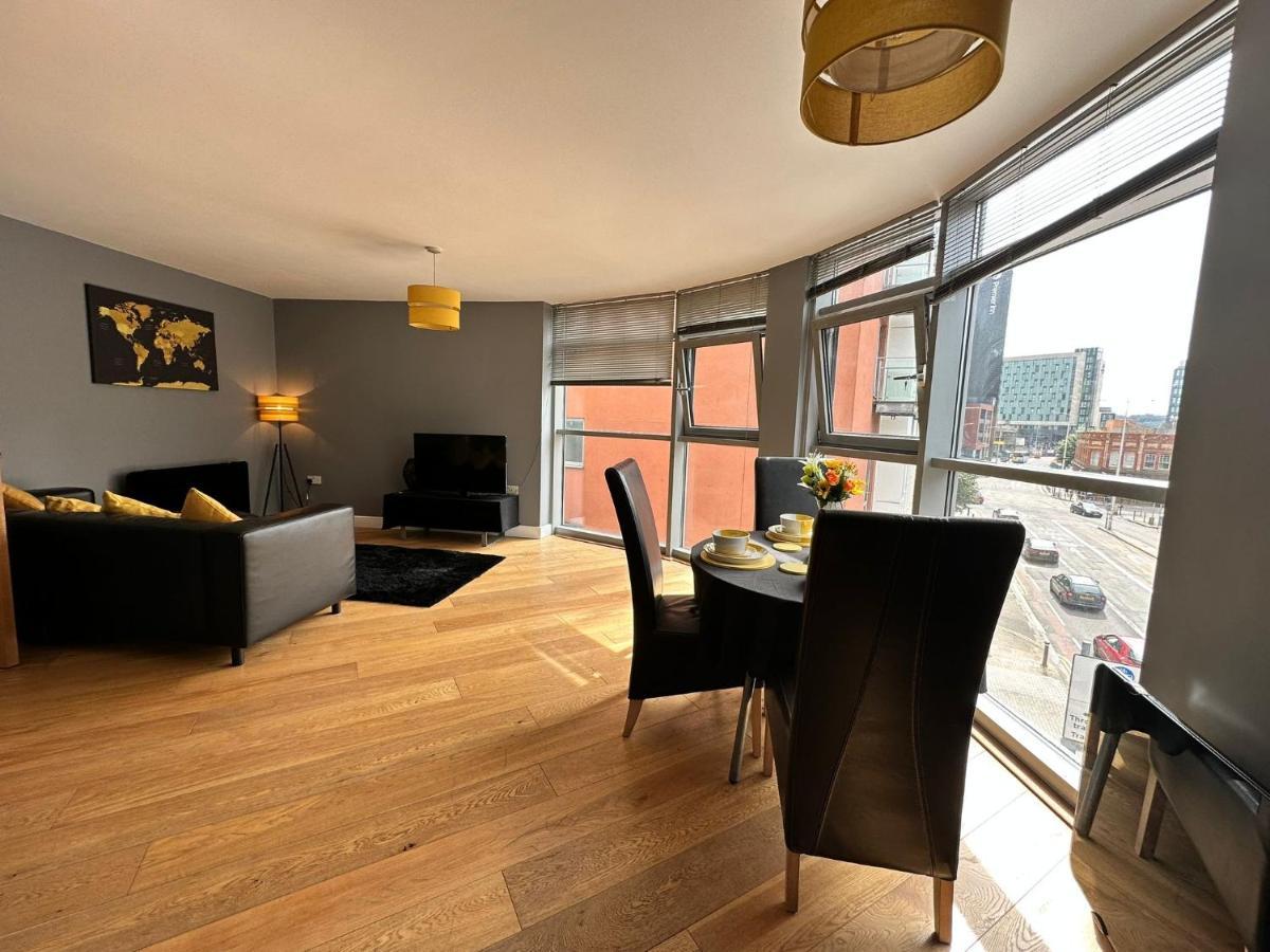 Fantastic And Modern City Centre Flat With Free Parking! Cardiff Kültér fotó