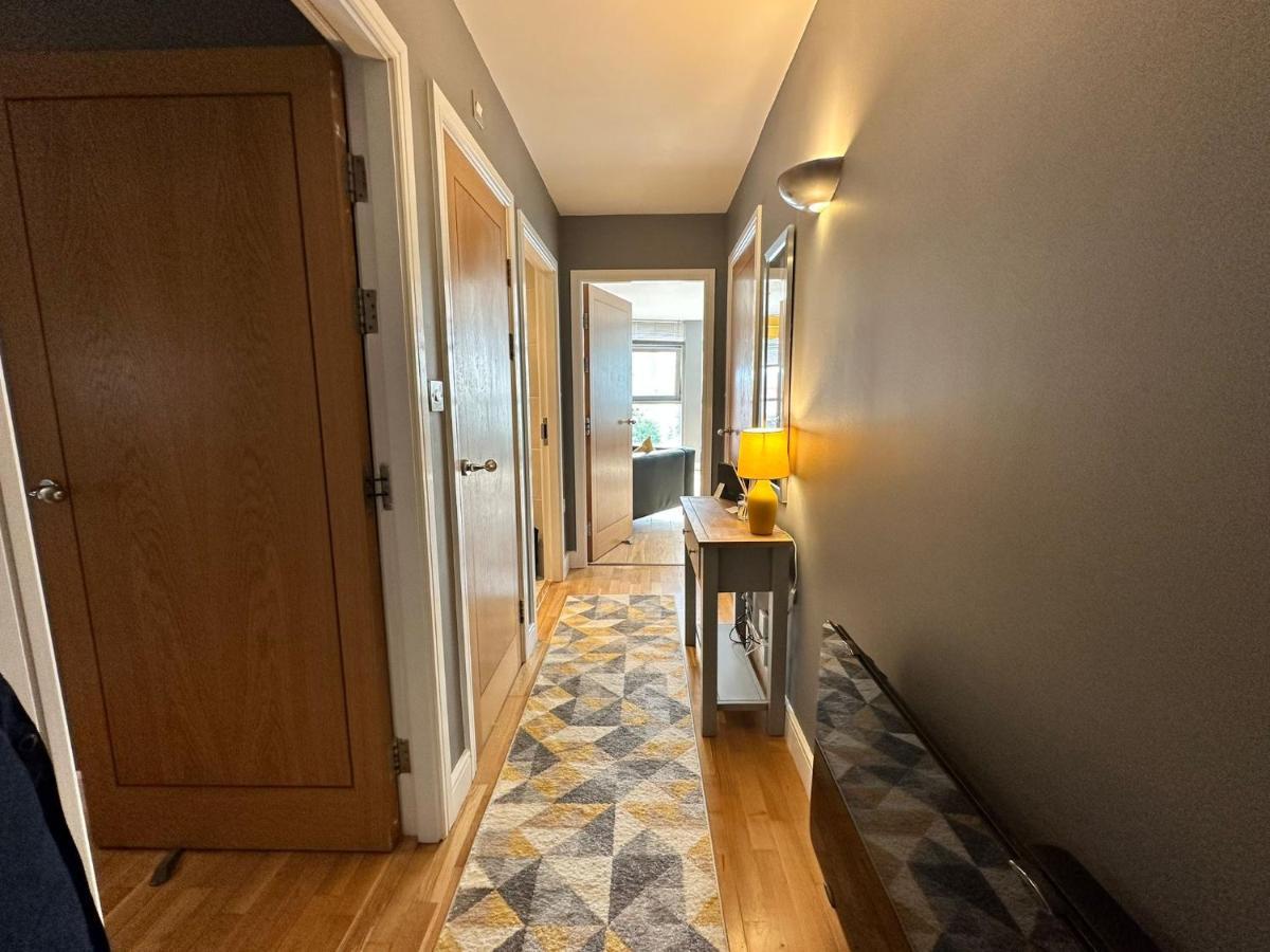 Fantastic And Modern City Centre Flat With Free Parking! Cardiff Kültér fotó