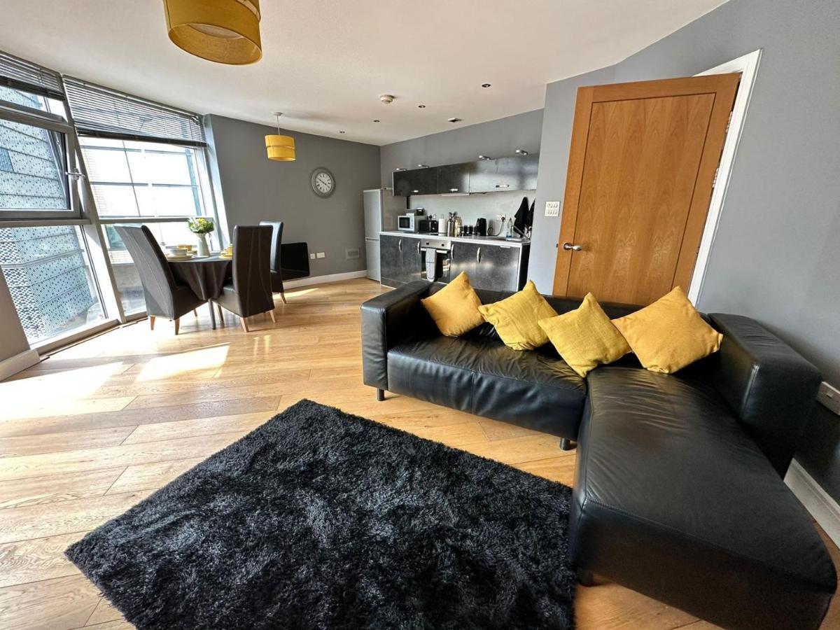 Fantastic And Modern City Centre Flat With Free Parking! Cardiff Kültér fotó