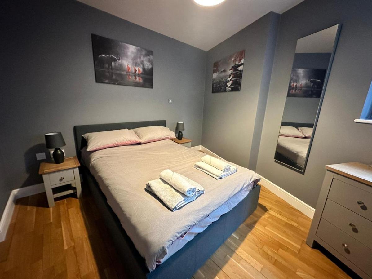 Fantastic And Modern City Centre Flat With Free Parking! Cardiff Kültér fotó