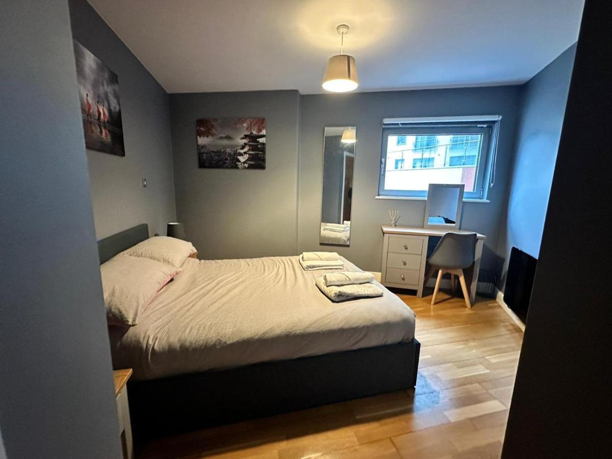Fantastic And Modern City Centre Flat With Free Parking! Cardiff Kültér fotó