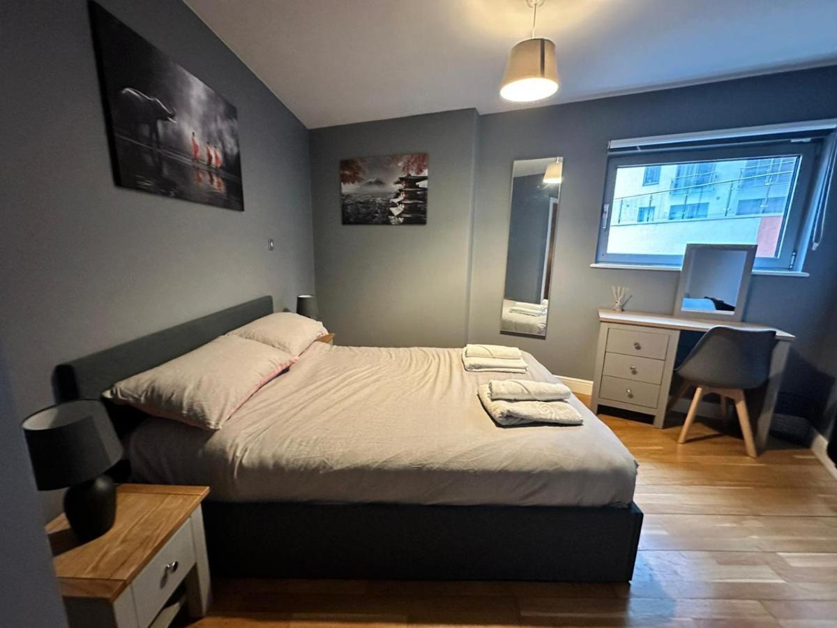Fantastic And Modern City Centre Flat With Free Parking! Cardiff Kültér fotó